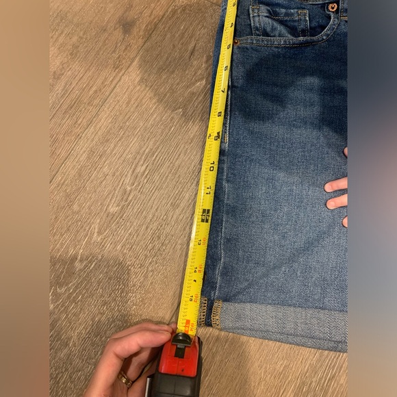 Old Navy Denim Rolled Cuff Shorts - Picture 5 of 6